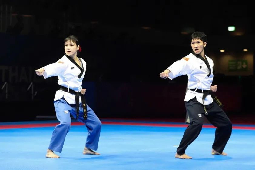 Việt Nam giành 4 HCV trong ngày đầu SEA Games 33: Khởi Đầu Bùng Nổ 1 Trọng Phúc và Kim Hà suy sụp, bật khóc ngay trên sân